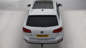 2016 Volkswagen Touareg 3.0 Tdi V6 Bluemotion Tech R-Line in White — image 6