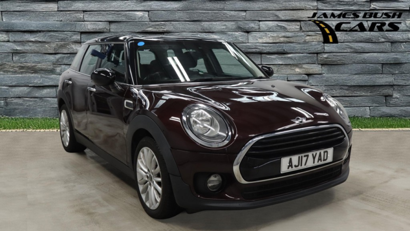 2017 MINI Clubman 2.0 Clubman Cooper D in Red — image 1