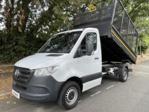 2022 Mercedes-Benz Sprinter 2.0 315 Cdi Progressive Tipper With Cage in White — image 3
