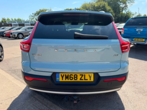 2018 Volvo Xc40 2.0 D3 Momentum Pro SUV 5dr Diesel Manual Euro 6 (s/s) (150 Ps) in Blue — image 6