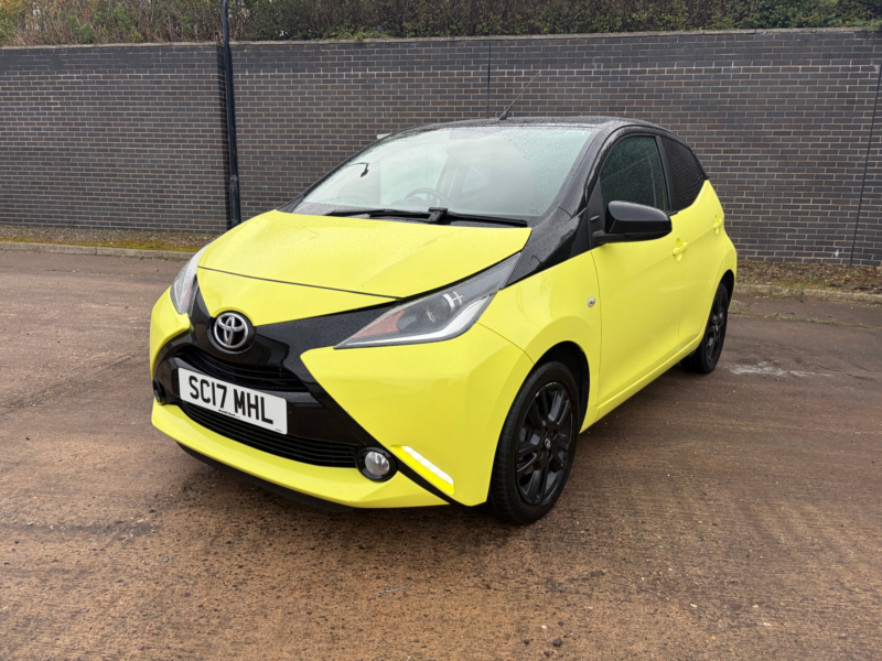 2017 Toyota Aygo 1.0 Vvt-I X-Cite 3 Yellow Bi-Tone Hatchback 5dr Petrol Manual Euro 6 (68 Ps) in Yellow — image 1