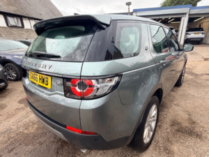 2016 Land Rover Discovery Sport Td4 Se Tech in Grey — image 3