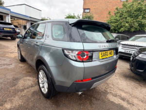2016 Land Rover Discovery Sport Td4 Se Tech in Grey — image 5