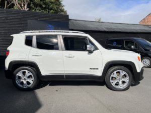 2016 Jeep Renegade 1.6 Renegade 1.6 Multijet Ii 120hp Limited in White — image 2