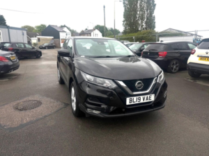 2019 Nissan Qashqai 1.3 Dig-T Acenta Premium Euro 6 (s/s) 5dr in Black — image 5