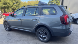 2017 Dacia Logan Mcv Stepway 1.5 Stepway Se Summit Dci 90 Diesel Grey Estate 5dr Satnav+7 Stamps+cruise in Grey — image 3