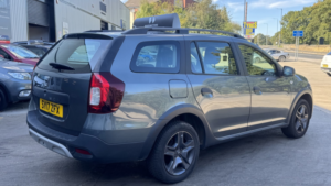 2017 Dacia Logan Mcv Stepway 1.5 Stepway Se Summit Dci 90 Diesel Grey Estate 5dr Satnav+7 Stamps+cruise in Grey — image 4