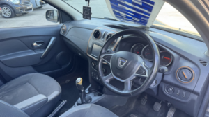 2017 Dacia Logan Mcv Stepway 1.5 Stepway Se Summit Dci 90 Diesel Grey Estate 5dr Satnav+7 Stamps+cruise in Grey — image 5