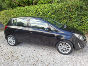 2014 Vauxhall Corsa 1.2 16v Se in Black — image 2
