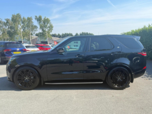 2020 Land Rover Discovery 3.0 Sd V6 Landmark Edition Auto 4WD Euro 6 (s/s) 5dr in Black — image 3