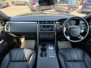2020 Land Rover Discovery 3.0 Sd V6 Landmark Edition Auto 4WD Euro 6 (s/s) 5dr in Black — image 5