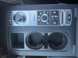2020 Land Rover Discovery 3.0 Sd V6 Landmark Edition Auto 4WD Euro 6 (s/s) 5dr in Black — image 6