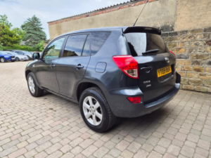 2009 Toyota Rav4 2.2 D-4d Xt-R 4WD 5dr in Grey — image 3