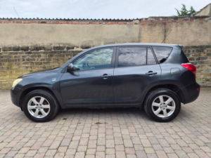 2009 Toyota Rav4 2.2 D-4d Xt-R 4WD 5dr in Grey — image 4