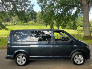 2019 Volkswagen Transporter 2.0 Tdi T32 Bluemotion Tech Highline Kombi Double Cab 5dr Diesel DSG Fwd Swb Euro 6 (s/s) (150 Ps) in Blue — image 2