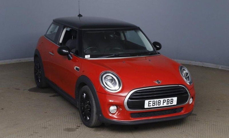 2018 MINI Hatch 1.5 Cooper Steptronic Euro 6 (s/s) 3dr in Red — image 1