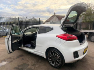 2013 Kia Proceed 1.6 T-Gdi Gt Euro 5 3dr in White — image 3