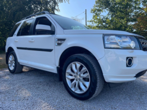 2014 Land Rover Freelander 2 2.2 Sd4 Xs Commandshift 4WD Euro 5 5dr in White — image 4