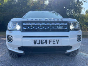 2014 Land Rover Freelander 2 2.2 Sd4 Xs Commandshift 4WD Euro 5 5dr in White — image 5