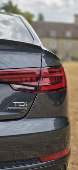 2017 Audi A4 3.0 Tdi V6 Black Edition in Grey — image 3