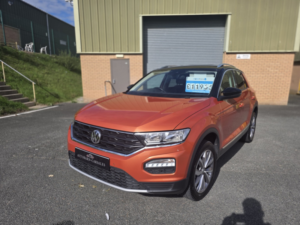 2019 Volkswagen T-Roc 1.6 Tdi Design in Orange — image 2