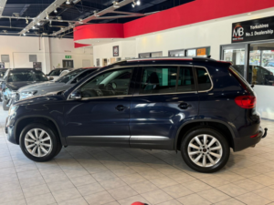2014 Volkswagen Tiguan 2.0 Tdi Bluemotion Tech Match in Blue — image 6