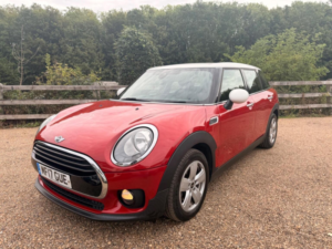 2017 MINI Clubman 1.5 Cooper Auto Euro 6 (s/s) 6dr in Red — image 5