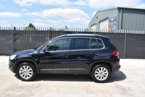 2010 Volkswagen Tiguan 2.0 Tdi Bluemotion Tech Match 2WD Euro 5 (s/s) 5dr in Black — image 4