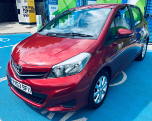 2013 Toyota Yaris 1.33 Dual Vvt-I Tr Hatchback 5dr Petrol Manual Euro 5 (101 Ps) in Red — image 3