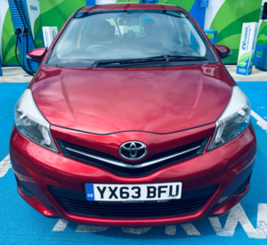 2013 Toyota Yaris 1.33 Dual Vvt-I Tr Hatchback 5dr Petrol Manual Euro 5 (101 Ps) in Red — image 4