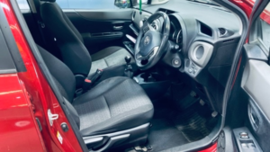 2013 Toyota Yaris 1.33 Dual Vvt-I Tr Hatchback 5dr Petrol Manual Euro 5 (101 Ps) in Red — image 5