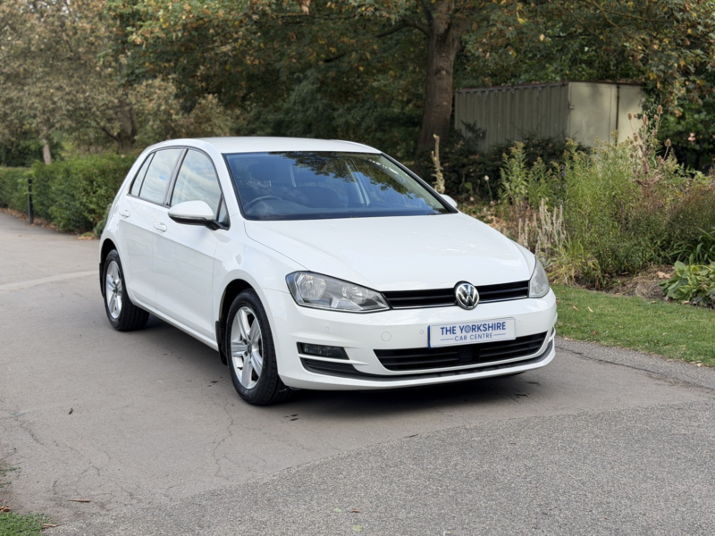 2014 Volkswagen Golf 1.6 Tdi Bluemotion Tech Match in White — image 1