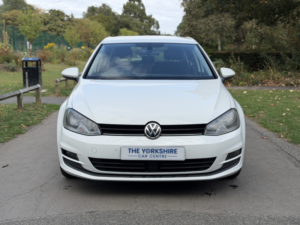 2014 Volkswagen Golf 1.6 Tdi Bluemotion Tech Match in White — image 2