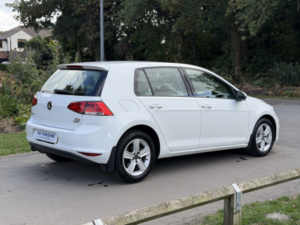 2014 Volkswagen Golf 1.6 Tdi Bluemotion Tech Match in White — image 6