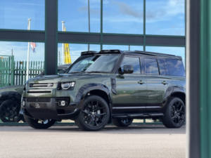 2026 Land Rover Defender 110 3.0 D350 Mhev X-Dynamic Hse in Green — image 6