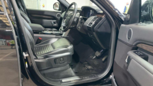 2019 Land Rover Discovery 2.0 Sd4 Hse Auto 4WD Euro 6 (s/s) 5dr in Black — image 2