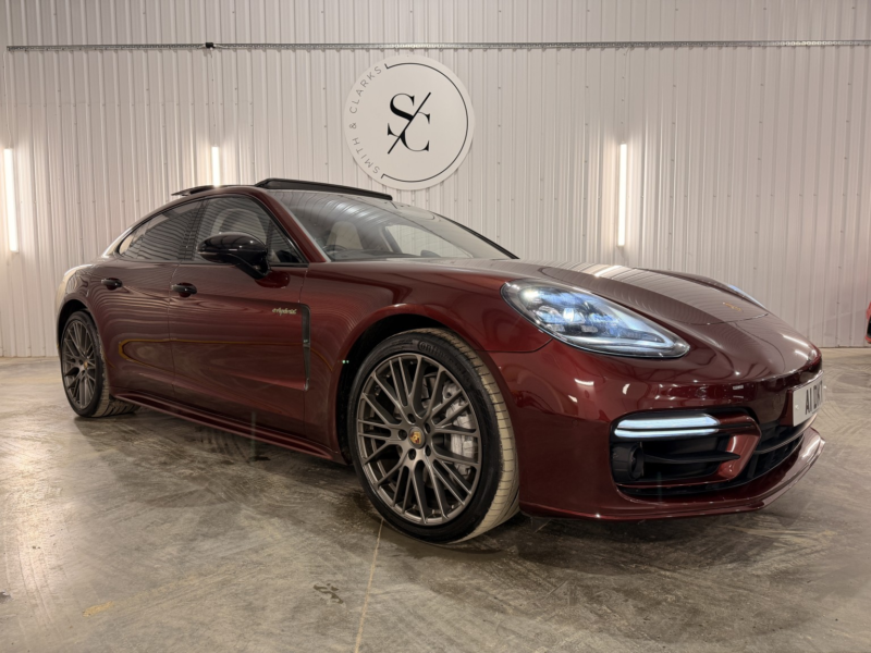 2023 Porsche Panamera 2.9 V6 E-Hybrid 17.9kwh 4 Platinum Edition in Red — image 1