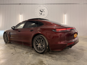 2023 Porsche Panamera 2.9 V6 E-Hybrid 17.9kwh 4 Platinum Edition in Red — image 4