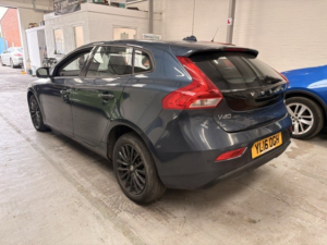 2016 Volvo V40 2.0 Momentum T2 in Blue — image 3