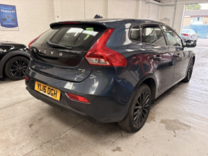 2016 Volvo V40 2.0 Momentum T2 in Blue — image 4