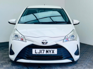 2017 Toyota Yaris 1.5 Vvt-I Icon Tech Hatchback 5dr Petrol CVT Euro 6 (111 Ps) in White — image 2