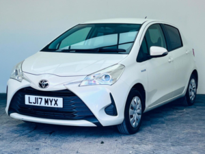 2017 Toyota Yaris 1.5 Vvt-I Icon Tech Hatchback 5dr Petrol CVT Euro 6 (111 Ps) in White — image 3