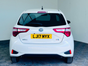 2017 Toyota Yaris 1.5 Vvt-I Icon Tech Hatchback 5dr Petrol CVT Euro 6 (111 Ps) in White — image 6
