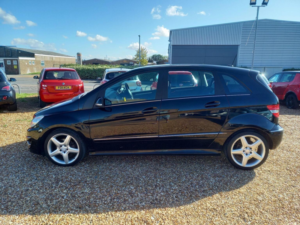 2010 Mercedes-Benz B Class 2.0 B200 Cdi Sport CVT 5dr in Black — image 4