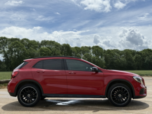 2018 Mercedes-Benz Gla 2.1 Gla220d Amg Line in Red — image 2