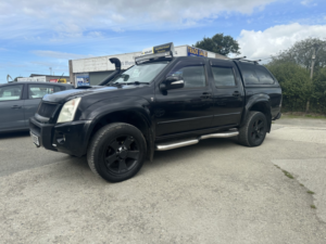 2009 Isuzu Rodeo 2.5 Td Denver Max Le in Black — image 5