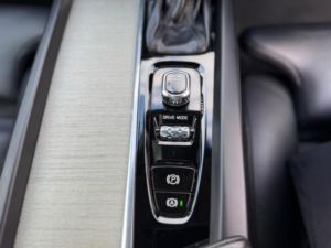 2018 Volvo V60 2.0 D4 Inscription Auto Euro 6 (s/s) 5dr in Silver — image 2