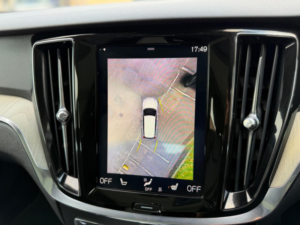 2018 Volvo V60 2.0 D4 Inscription Auto Euro 6 (s/s) 5dr in Silver — image 4