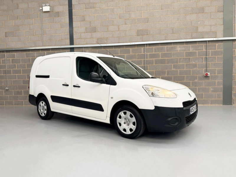 2013 Peugeot Partner 1.6 Hdi S Crew Van L2 H1 4dr in White — image 1