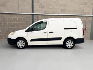 2013 Peugeot Partner 1.6 Hdi S Crew Van L2 H1 4dr in White — image 4